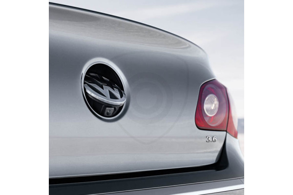 Couvací kamera Volkswagen v logu Couvací kamera Volkswagen v logu