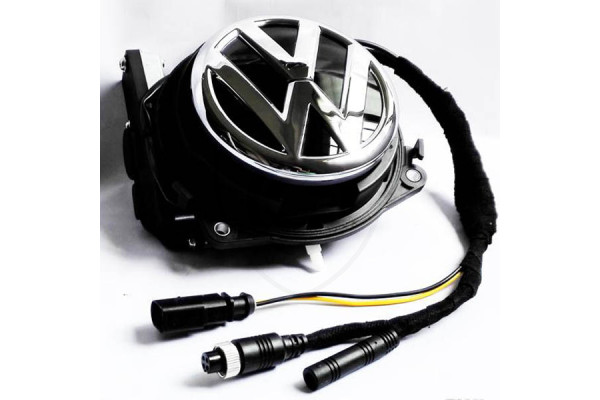 Couvací kamera Volkswagen v logu Couvací kamera Volkswagen v logu