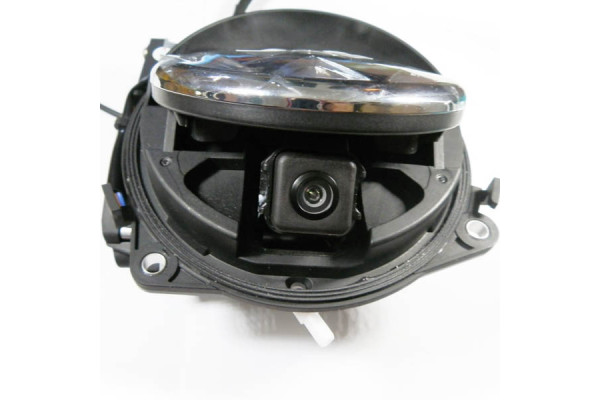 Couvací kamera Volkswagen v logu Couvací kamera Volkswagen v logu