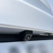 Univerzální kovová parkovací kamera do auta ve stříbrné, bílé a černé barvě. Možnost rozšířit o automatické LED svícení a dynamické trajektorie při couvání.